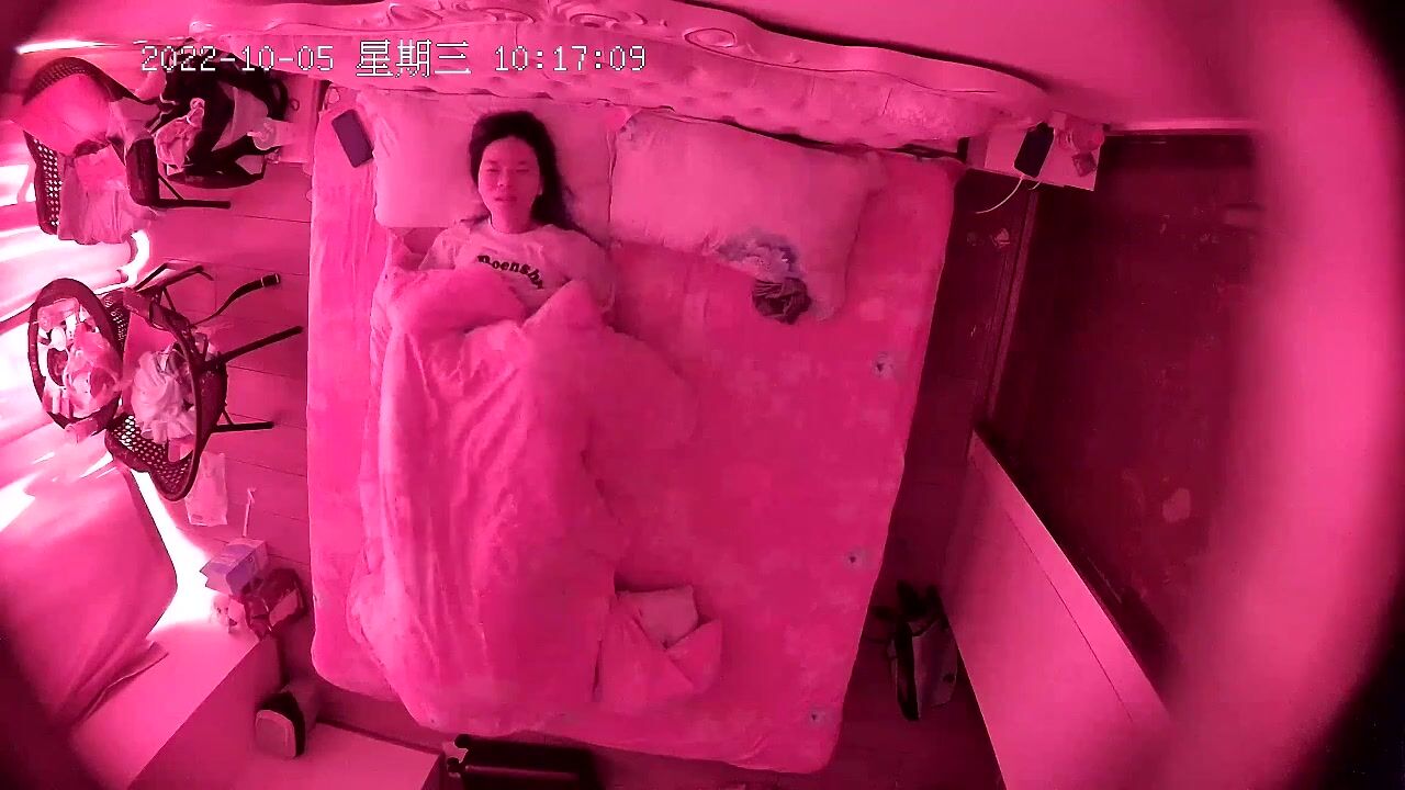 酒店安防攝像頭偷拍放假開房的情侶吃住都在房間有空就幹小哥累得要按摩