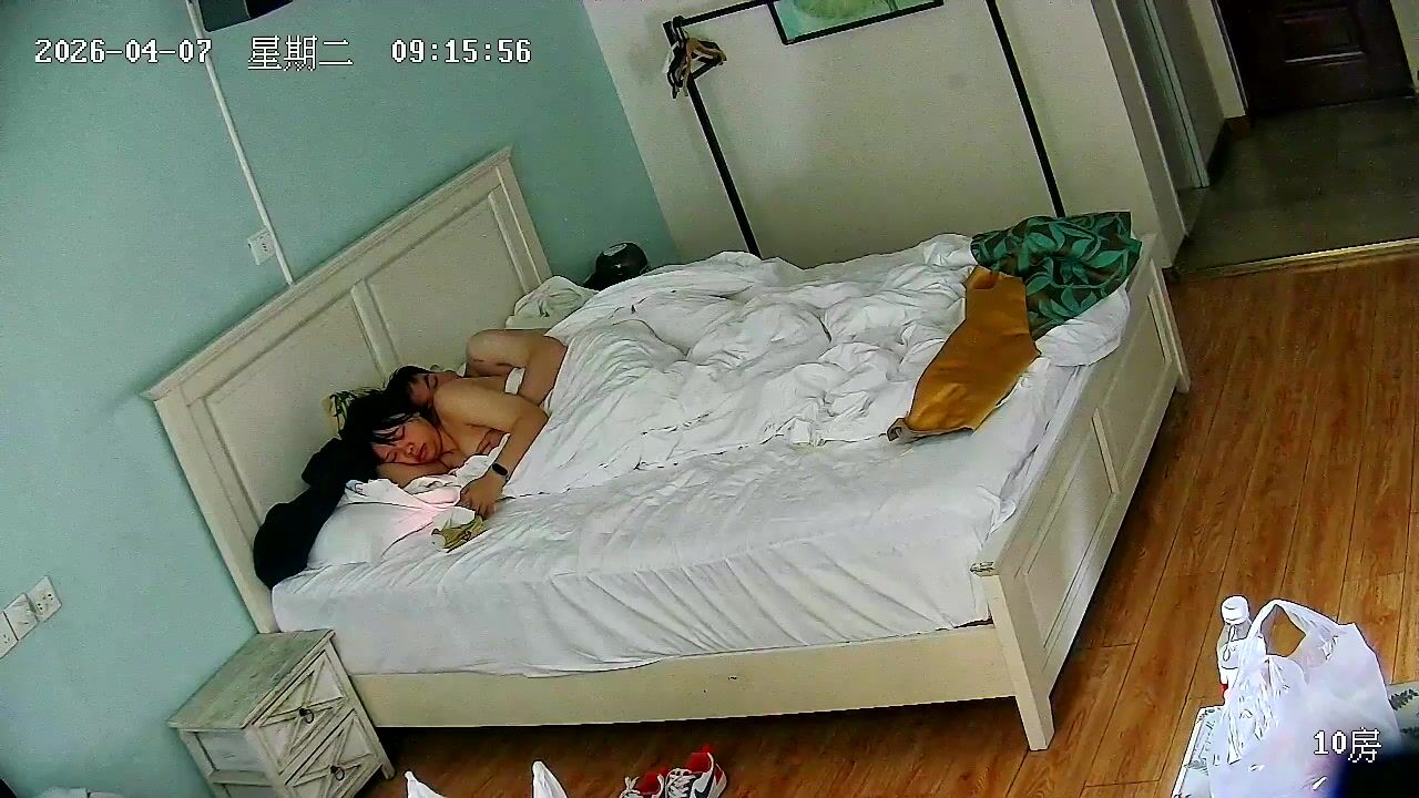 酒店偷拍❤️農村媳婦性飢渴去城裡找老公團聚開房做愛洩慾臨走依依不捨