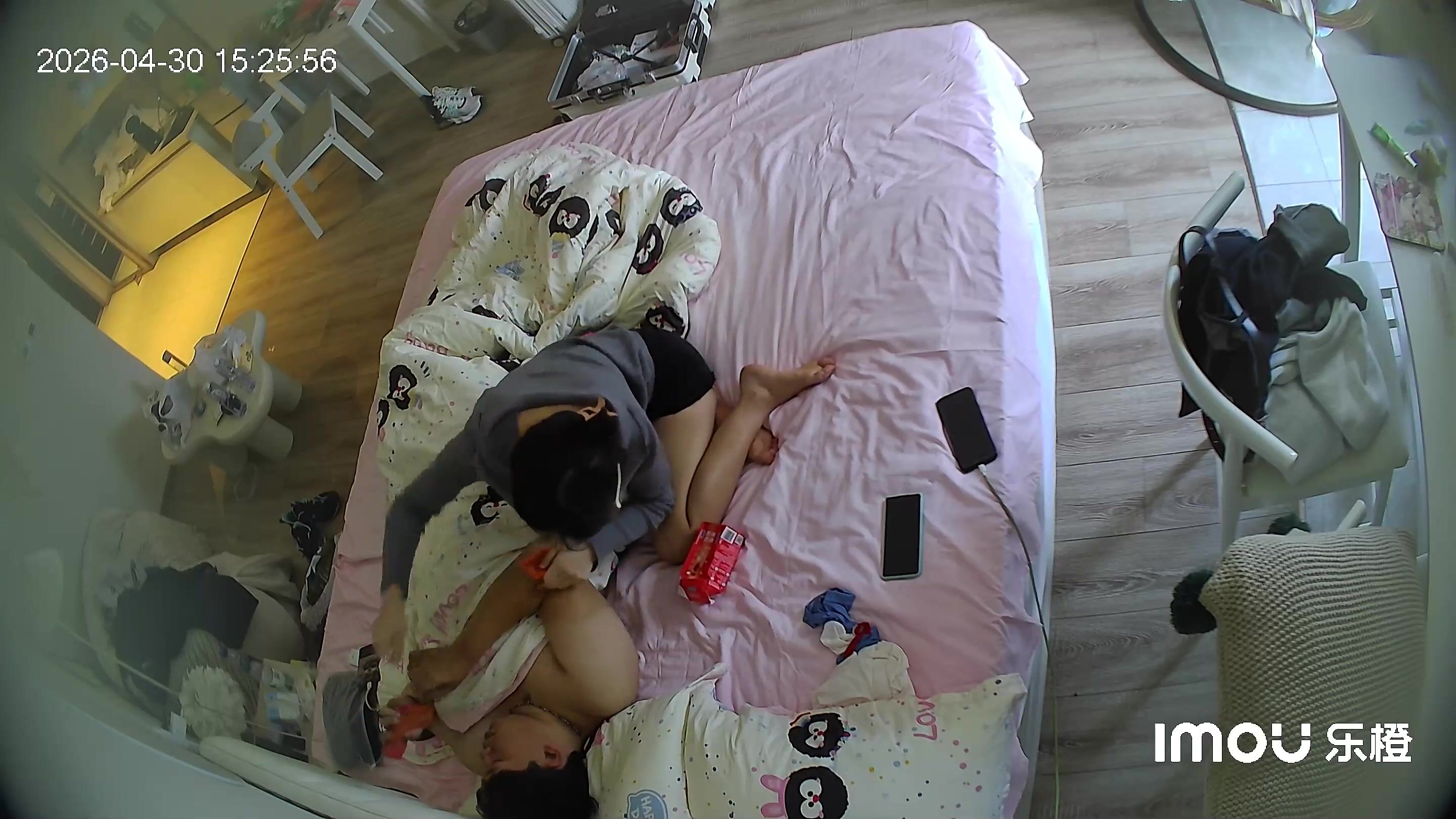 樂橙酒店偷拍❤️鮮嫩小學妹~與胖男友打鬧多日~最終得償所願激情啪啪