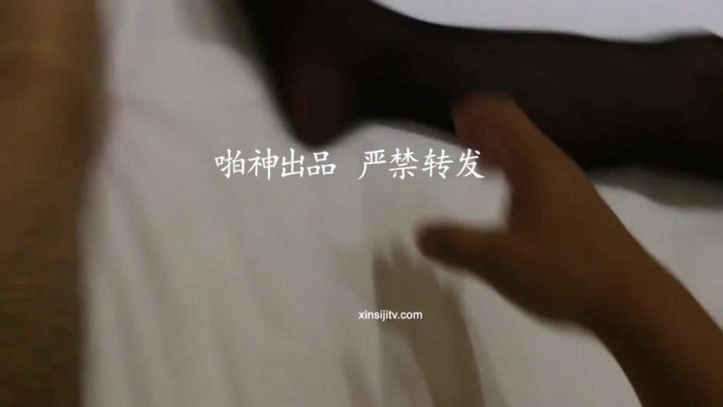 非常時期不出門 鄰居美騷婦逼癢難耐偷情隔壁老王 無套抽插 長屌直入淫穴 深喉跪舔 完美露臉 高畫質720P版