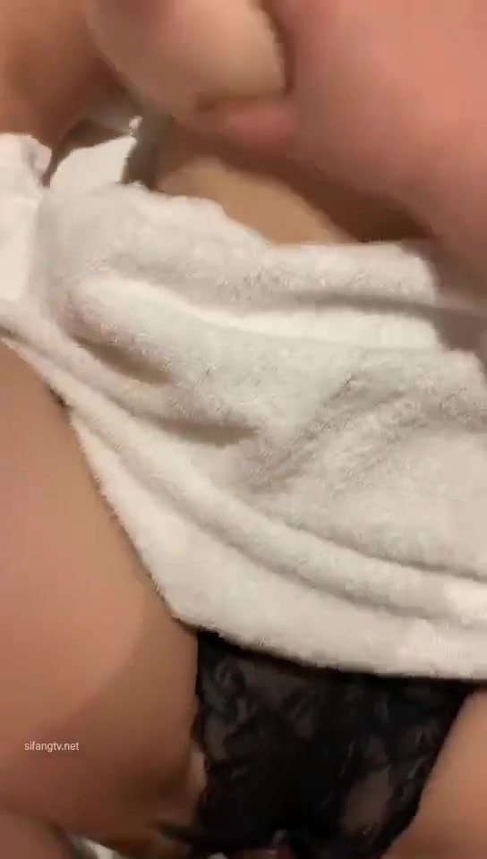 百度雲洩密流出檢視豆腐會長與多位妹子約炮，蘿莉學生妹模特女神一碗麻辣燙就把妹子拿下簡直太牛逼了