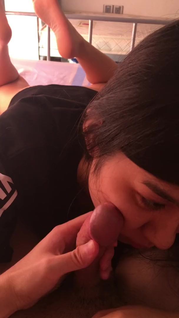 壞壞男友嚇壞女友，『這樣拍你羞不羞』,嗯，『把影片拿去賣給你的同學看好不好'，』不要 唔嗯『，含著，深點！