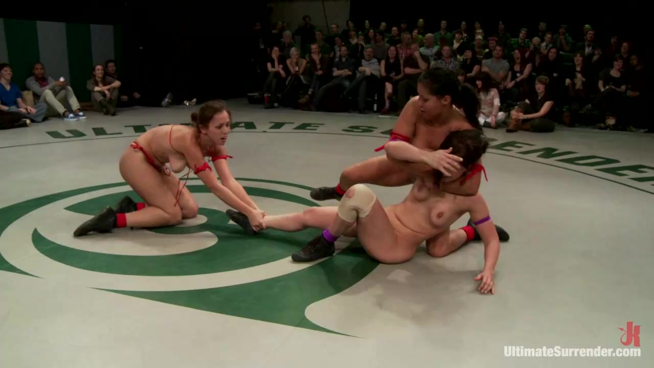 精彩刺激摔跤劇情之藍色胸罩和紅色胸罩騷婦柔道輸的被深喉插逼各種性虐眼花繚亂