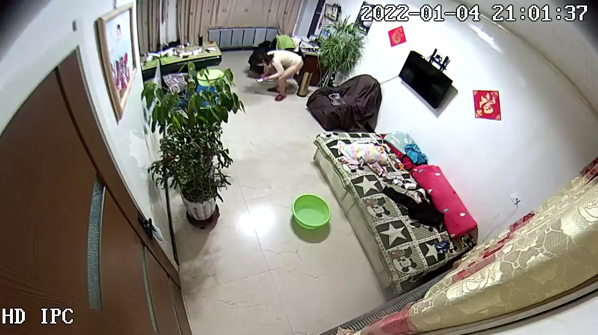 駭客破解家庭網路攝像頭長期高畫質監控一對夫妻的私密性生活