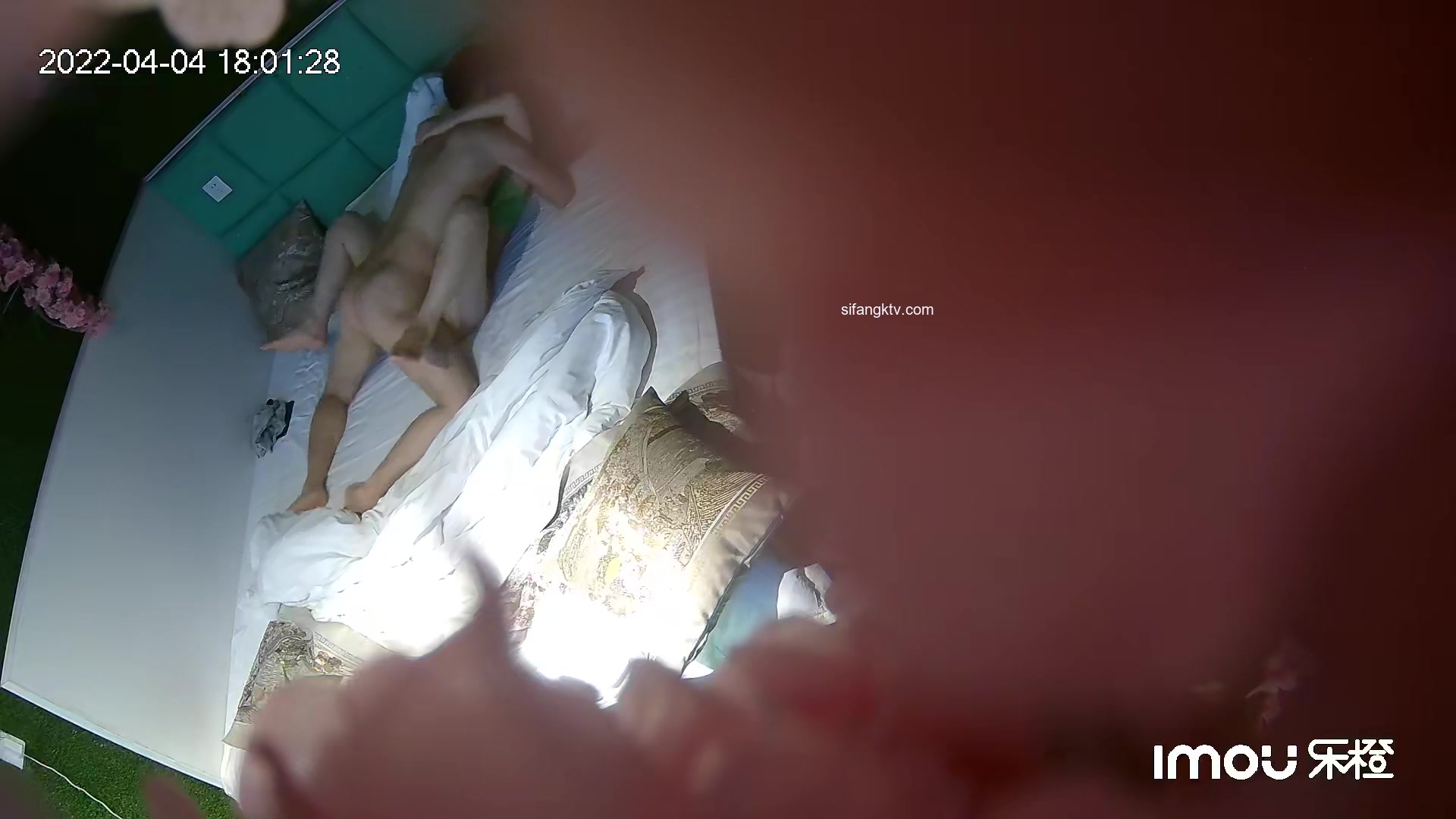 【最新酒店偷拍極速流出】樂橙酒店飢渴難耐極品身材學生妹 換好幾個姿勢翻來覆去的操