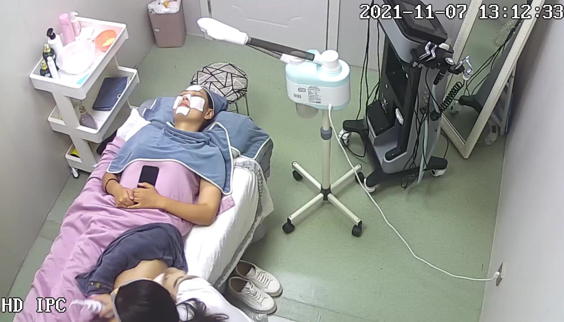 【破解攝像頭】胸部按摩 鐳射雷射除逼毛 夾取引流術 (3)