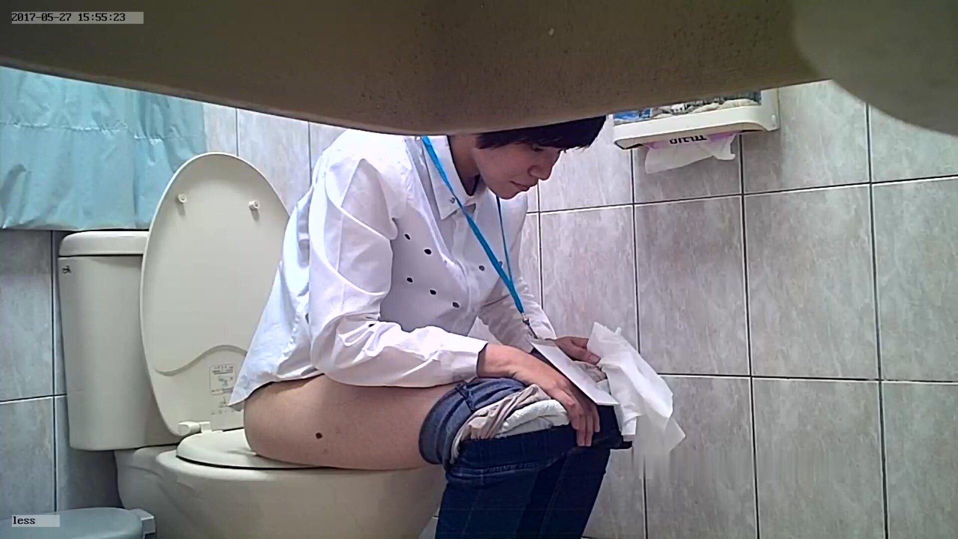 辦公樓女廁偷拍5位前來噓噓的美女職員 (4)