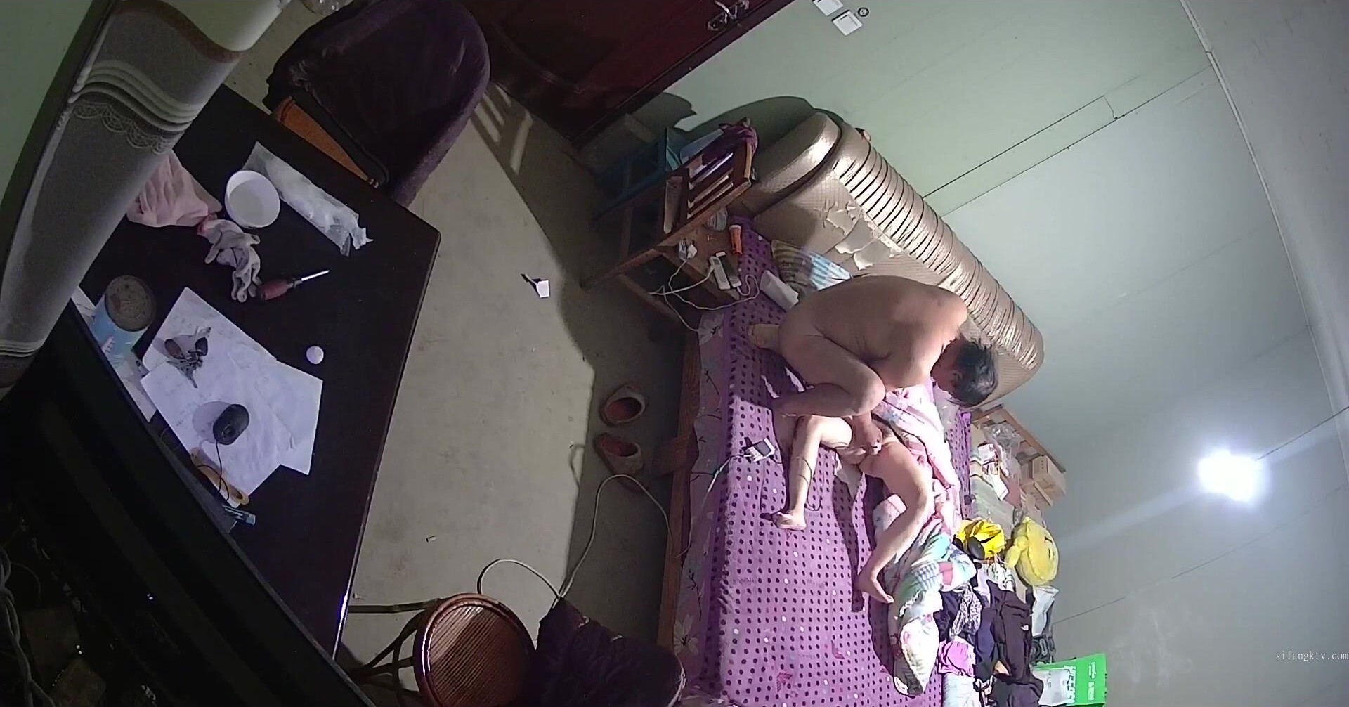 家庭攝像頭破解入侵真實偸拍男女各種激烈性生活出租房情侶上演教科書式性愛 (30)