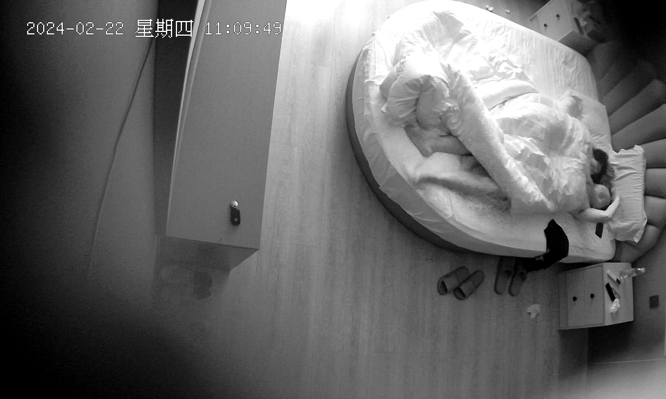 新流出酒店偷拍稀有貝殼床新婚夫妻度蜜月 慾求不滿小嬌妻兩炮都喂不飽