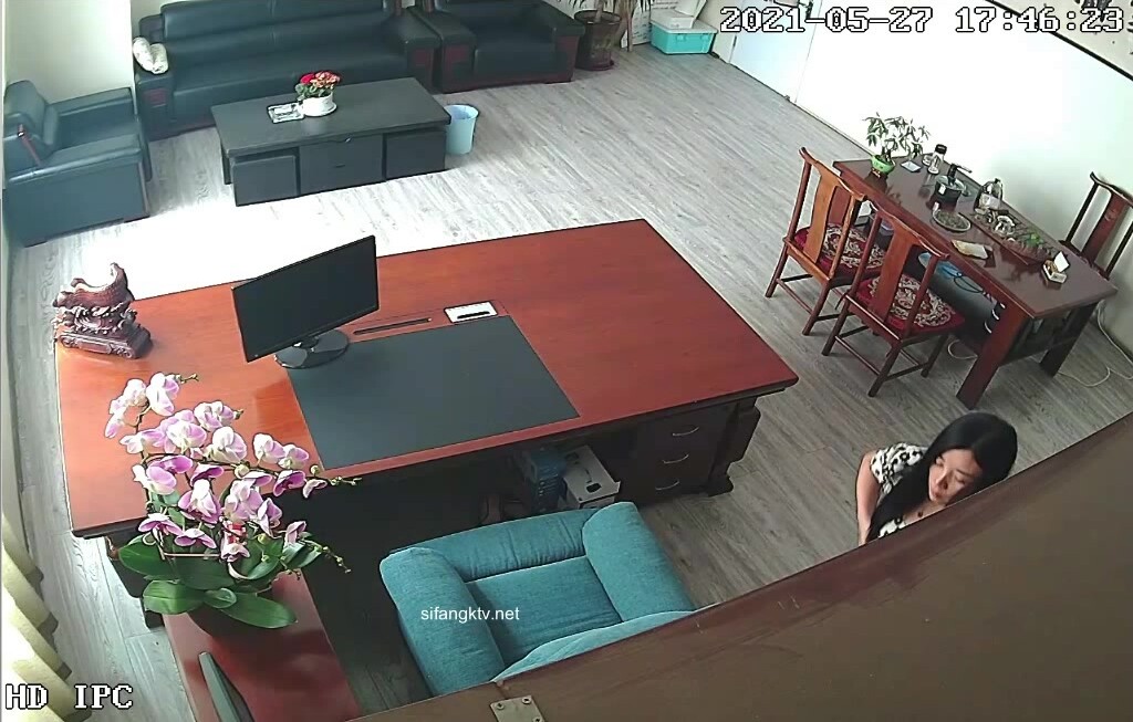 駭客破解攝像頭偷拍河北某攝影店女老闆 年紀30左右 在公司辦公室與2名男子長達兩年偷情記錄 (1)