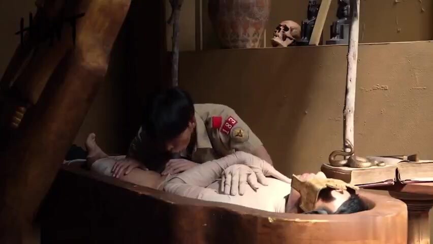沉睡魔咒59分鐘完整版,傳說喚醒熟睡的粗屌惡魔,接下來就會遭受永無止境的性侵