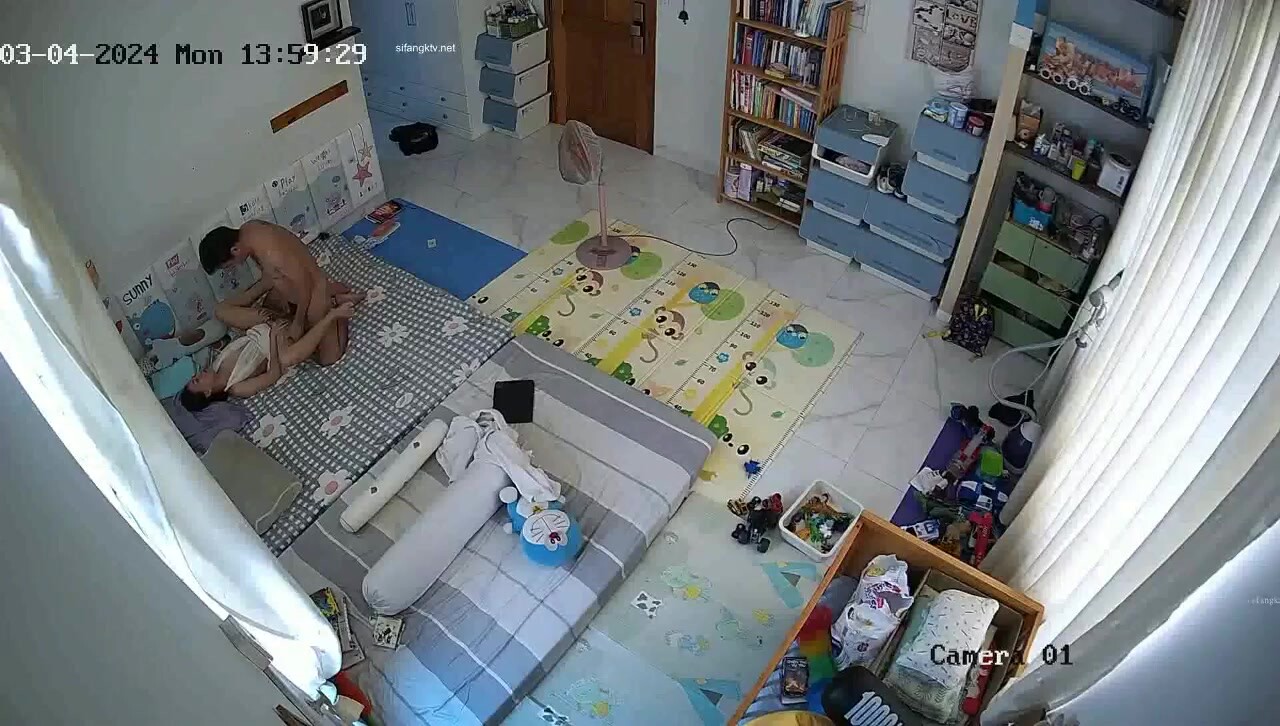 新流出駭客破解家庭攝像頭偷拍白天把孩子送去幼兒園夫妻肆無忌憚的做愛