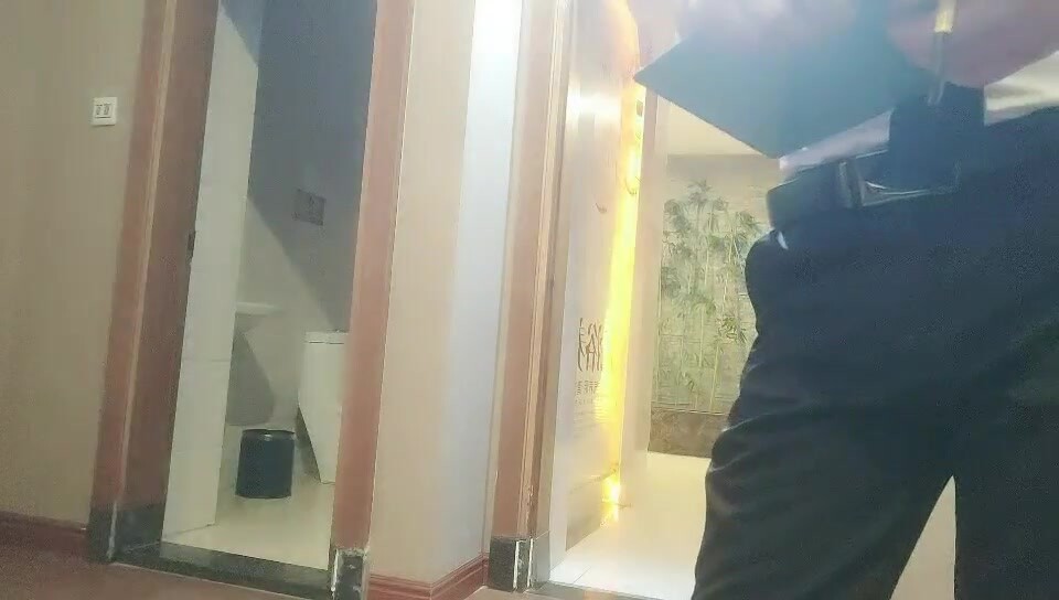 【山雞歲月】一代炮王撩妹達人 新來了一個漂亮小少婦，怒砸2700帶出，脫了是身材真好，白嫩高跟操得嗷嗷亂叫 (1)