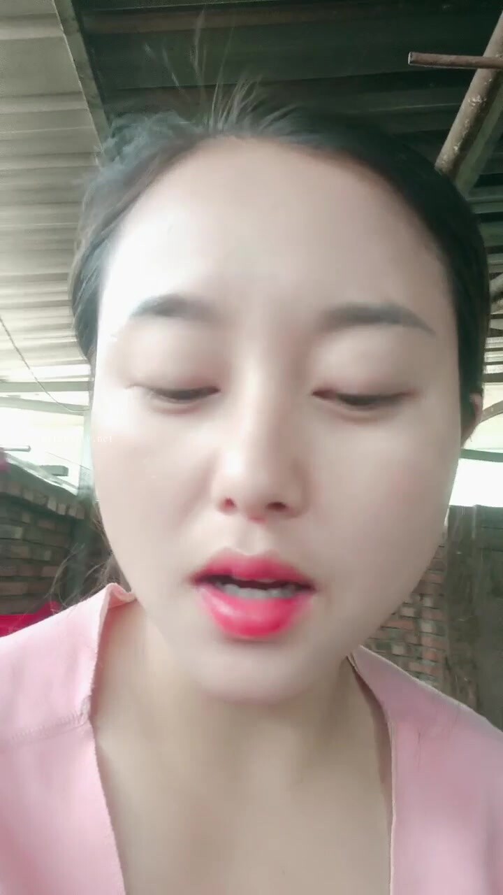 【小妹愛爸爸】貧困戶家庭，農村淫蕩小夫妻，超騷~大胸肥臀~深喉~噴水~啪啪，玩得不比城裡人差 (5)