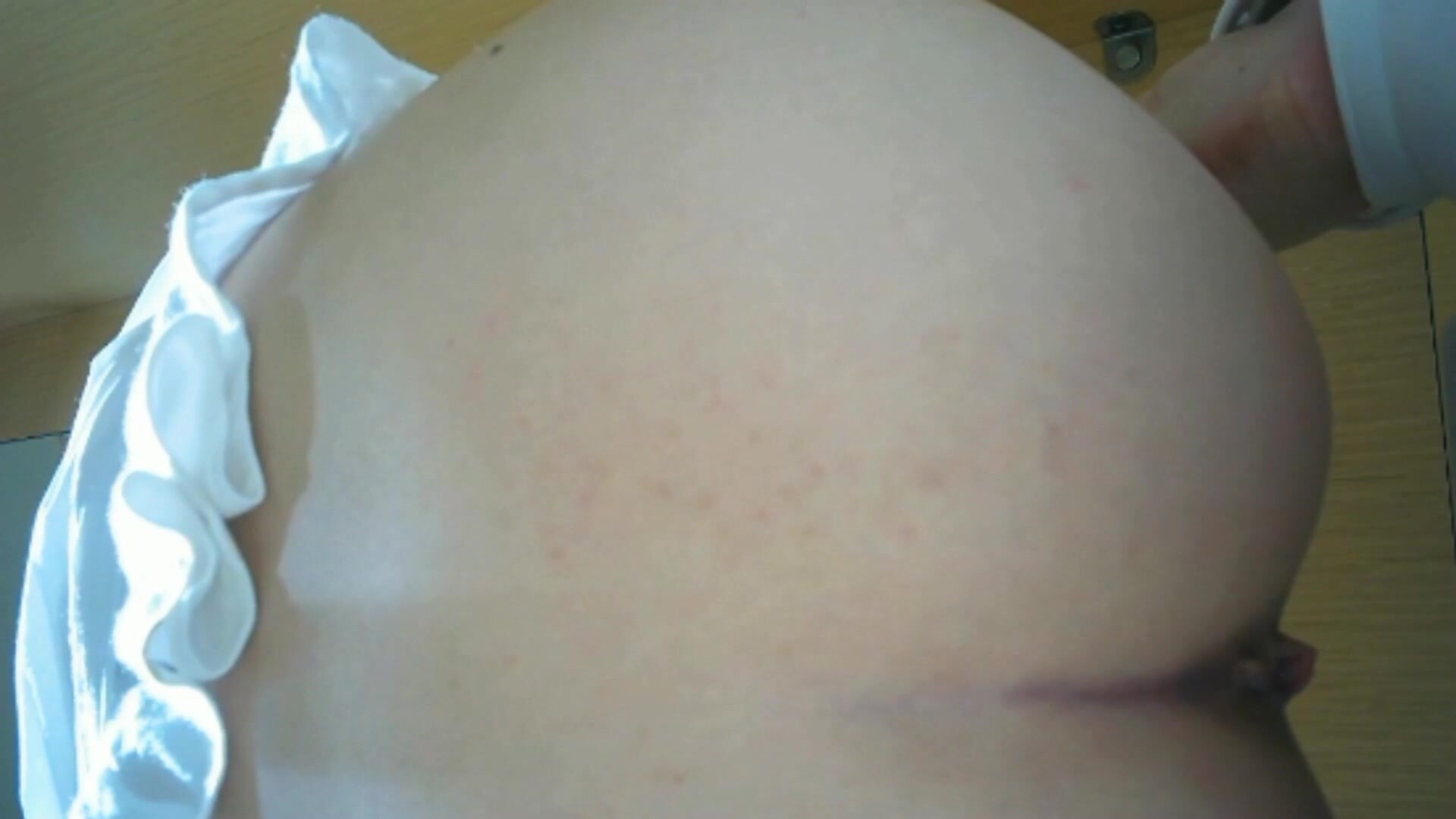 商場女廁前後雙景偷拍白衣美女肥美的大鮑魚 (2)