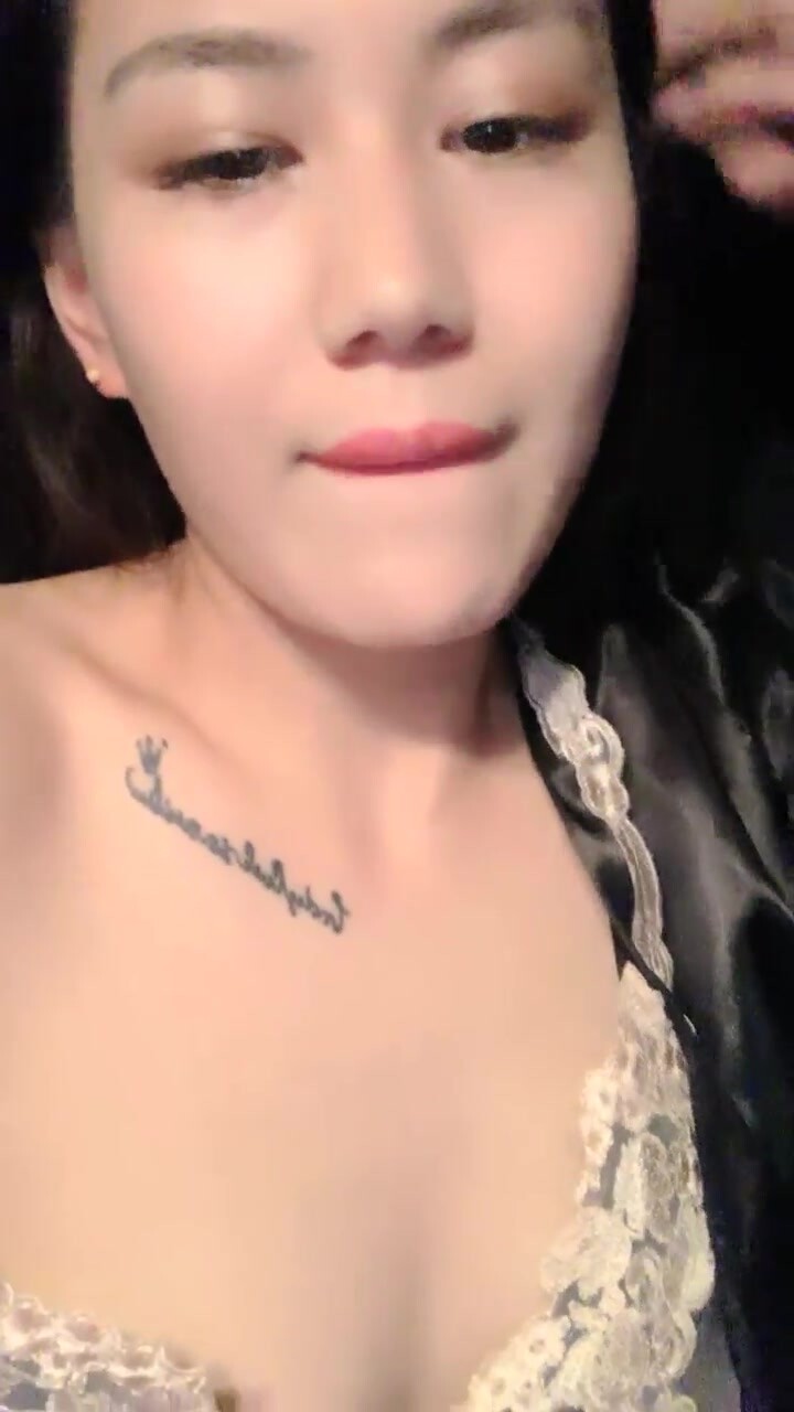 【彤彤一米七】美女半夜戶外，車裡自慰~尿尿~操逼 (1)
