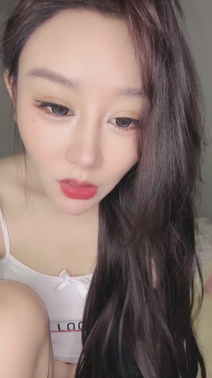 超美女神首次操逼！【奶白大白兔】美腿翹臀 無套爆幹內射~ (1)