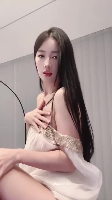 重磅 bigo 女神【寧依純】5K鑽 密碼房 跳蛋誘惑 尺度拉滿 (2)