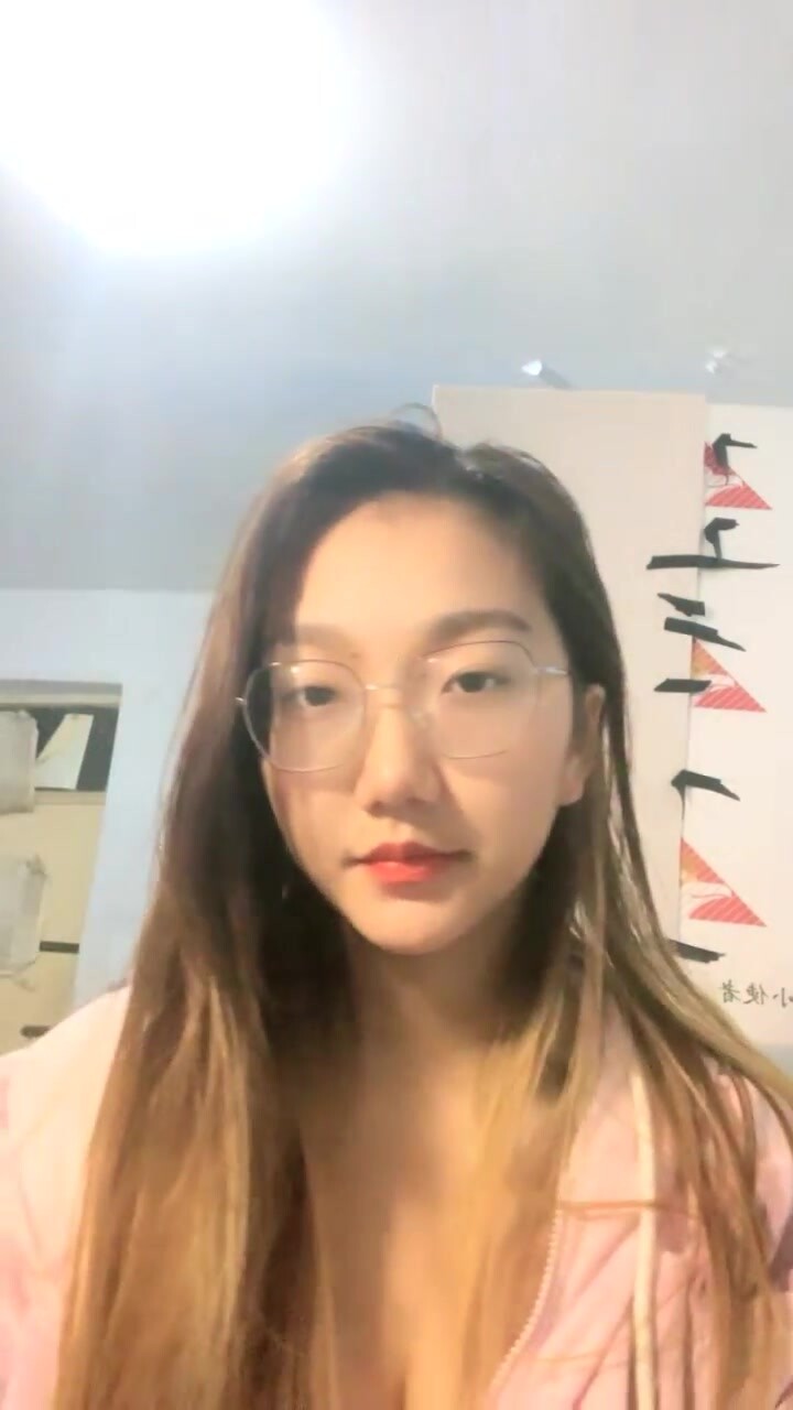 核彈！正宗大學生~19.9小時~【小野貓】宿舍大秀~超漂亮~顏值很能打，賊刺激！~ (1)