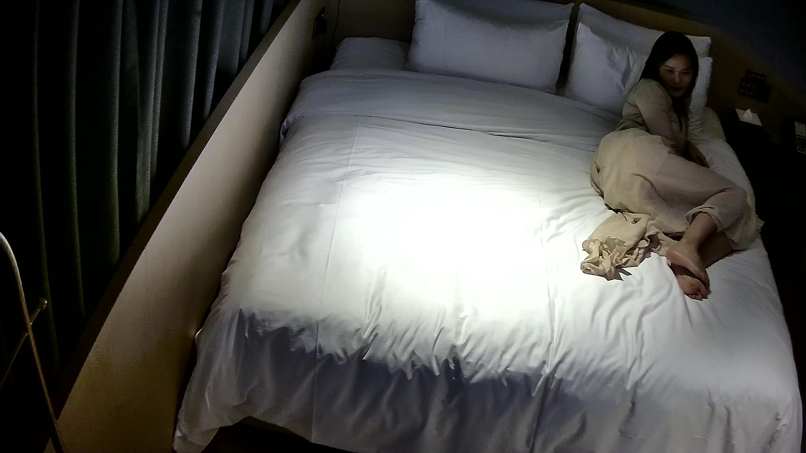 安防極品 極品少婦被爆幹 很少見這麼騷的少婦了，叫床真騷，把我幾把都聽硬邦邦了  (1)