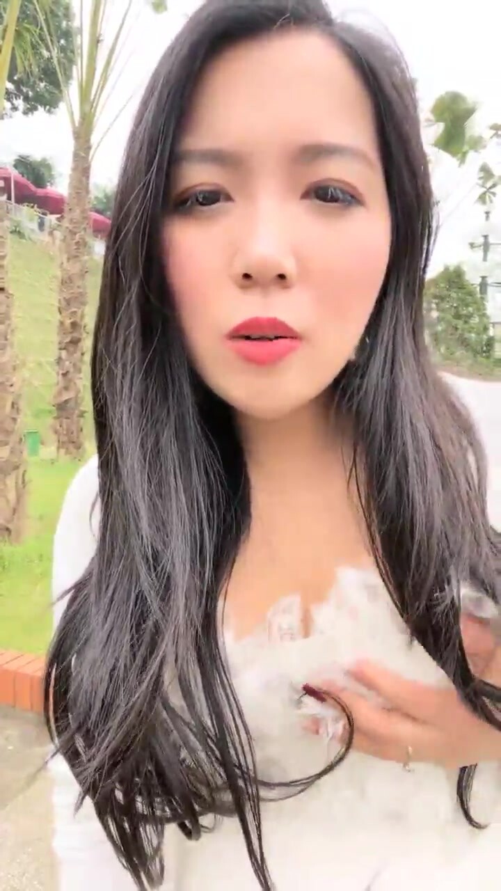 這個真的牛逼~勾搭高手【你的戶外小淫婦】天天穿絲襪高跟鞋鞋 戶外勾搭~考驗男人的時候到了 (3)