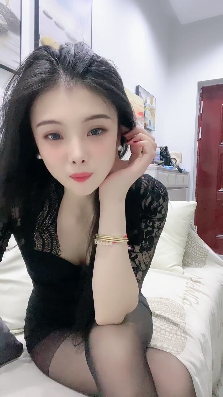 【小玥玥】新人絕對的女神氣質頂尖，顏值不輸明星，連續幹了幾炮，人間尤物佳品難得，推薦！ (1)