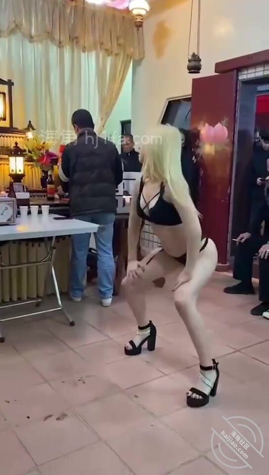 真靈堂蹦迪老爺子這輩子最大的愛好就是美女非原創