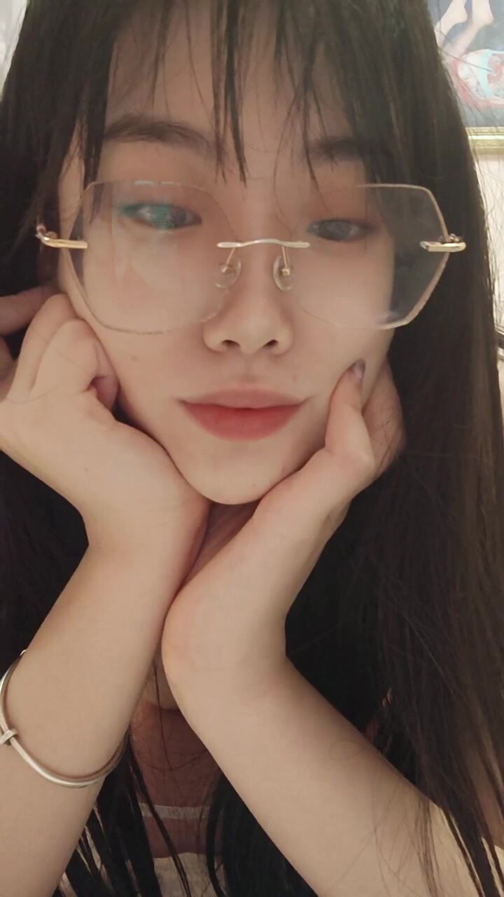 【曼曼】00後美豔騷婦第二彈，240分鐘超漂亮,扒穴自慰,粉奶粉穴，口塞內褲自慰狂插高潮翻白眼 (3)