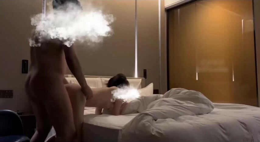 強推哥約炮小孩剛滿一歲就出軌偷情少婦真實偷拍 第一次就被內射 各種姿勢輪番輸出，被操到精疲力盡，癱倒求饒 (2)