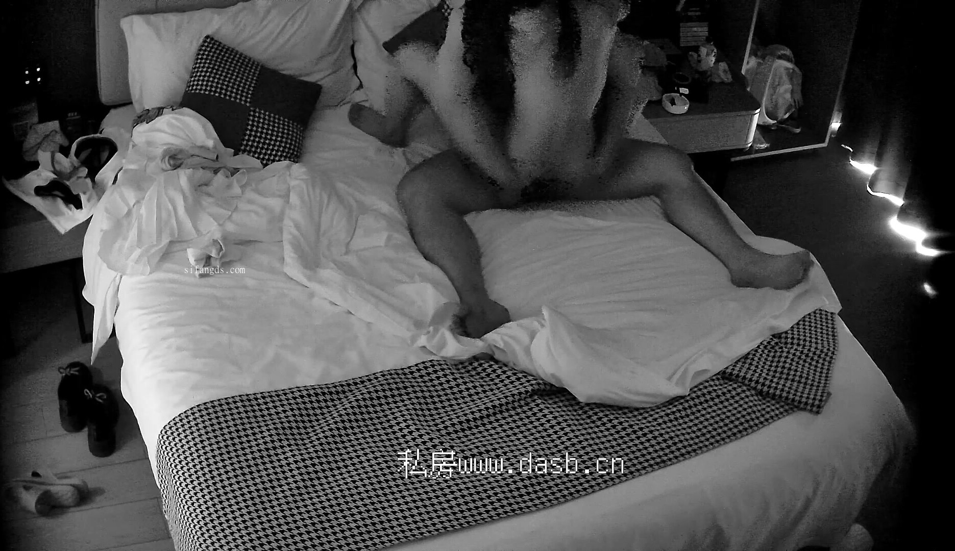 新流出酒店偷拍啦啦隊服裝JK短裙高顏值小仙女和男友激情啪啪被連幹兩次