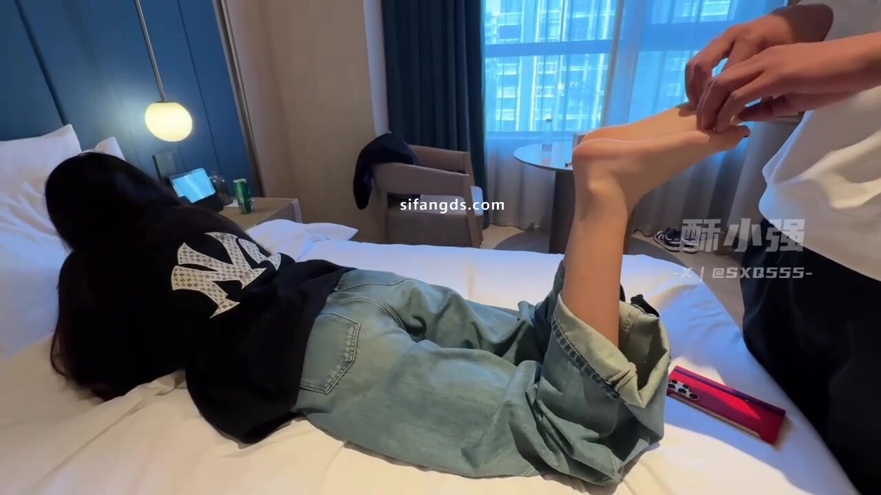 【酥小強足控】 足控專享，付費群原版高畫質，大學生妹子的身材小腳，非常棒 (2)