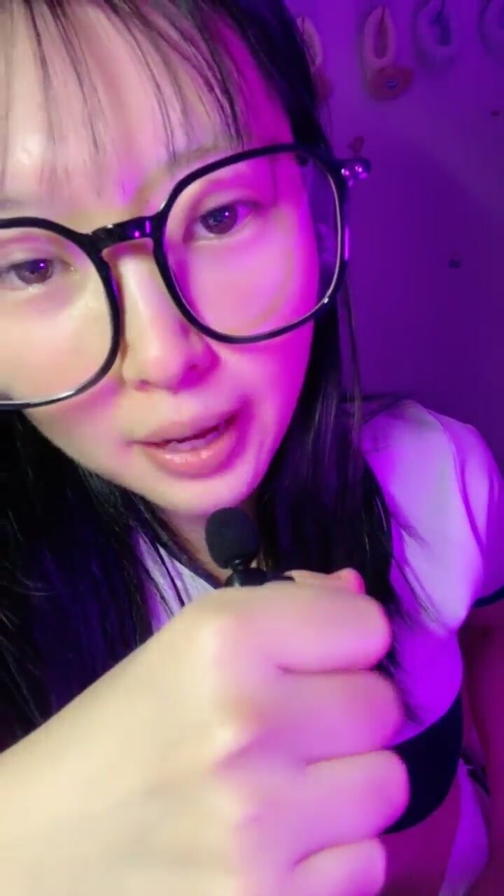 【元氣咕嚕】新人兄弟們！正宗清純校花來了啊~好想操啊，清純的嫩妹，全脫撩騷很浪！ (4)