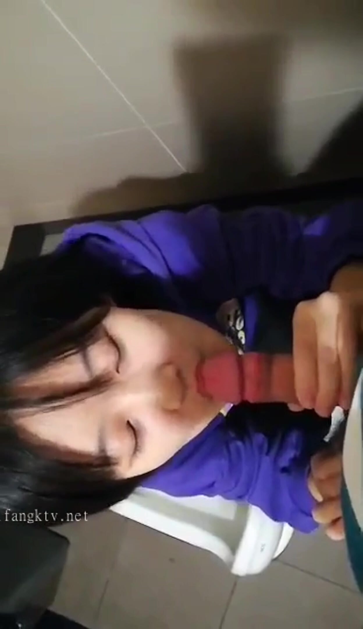 約學妹女友去試衣間 口交做愛 多視角 (2)