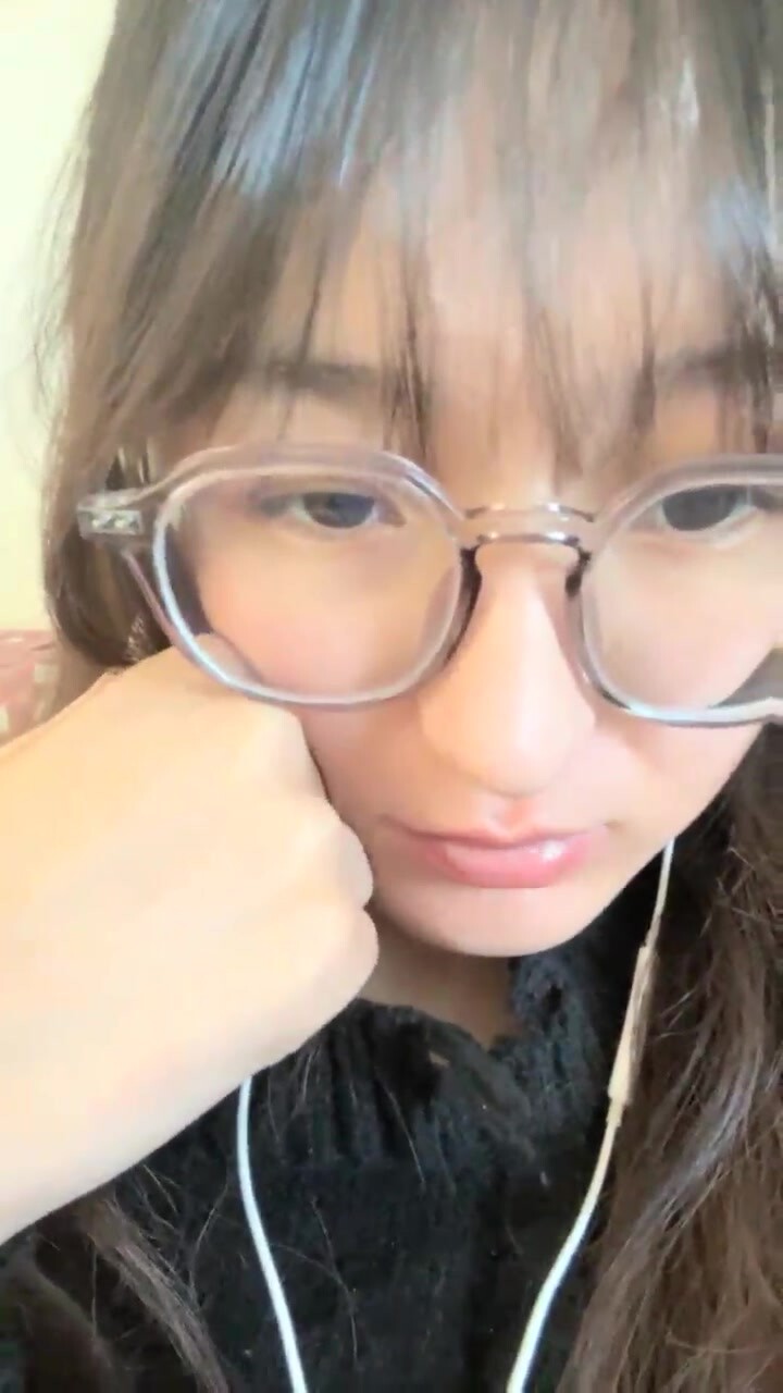 核彈！極品反差婊~20小時~【是個騷母狗】10個眼鏡9個騷-~一臉賤樣，不知道誰調教的 (3)