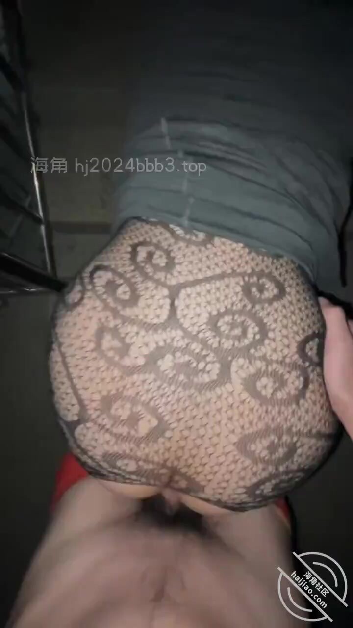 【海角原創46】張叔在樓下等的直髮昏，老媽在樓道被我操的直高潮