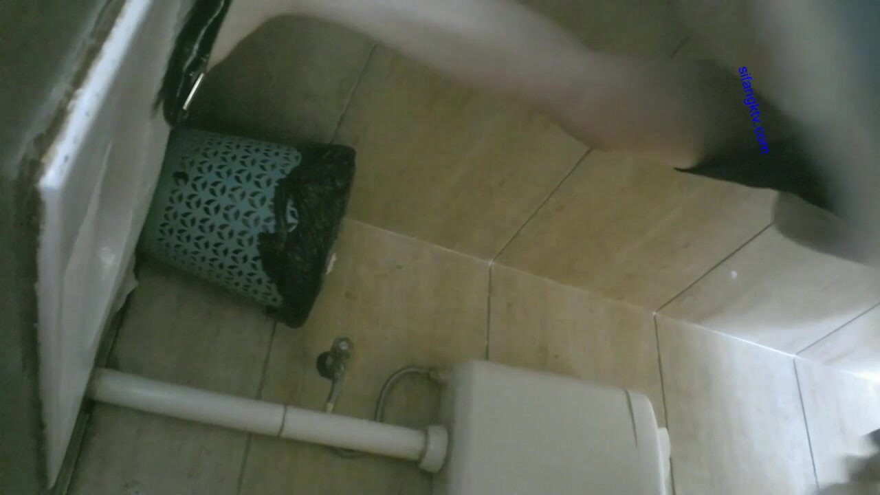 高階酒店女廁全景偷拍多位高跟制服美女職員噓噓各種小黑鮑魚完美呈現