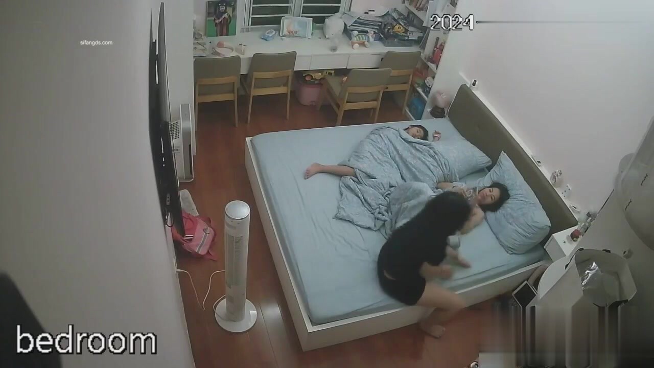 2024新駭客破解家庭攝像頭偷情實錄姦夫是個女的女同到年紀找個男人結婚生子背地裡還是同性戀