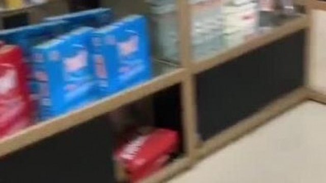 推特綠帽大神YQ-K貢獻自己的老婆露出-老婆在情趣內衣店勾引老闆2