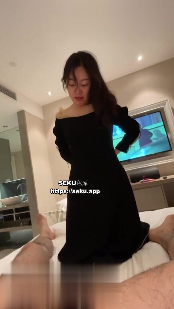 連雲港稅務局張婷芝 包養小奶狗慘遭背刺！ 完整影片外網瘋傳！不惜給小奶狗深情舔舐