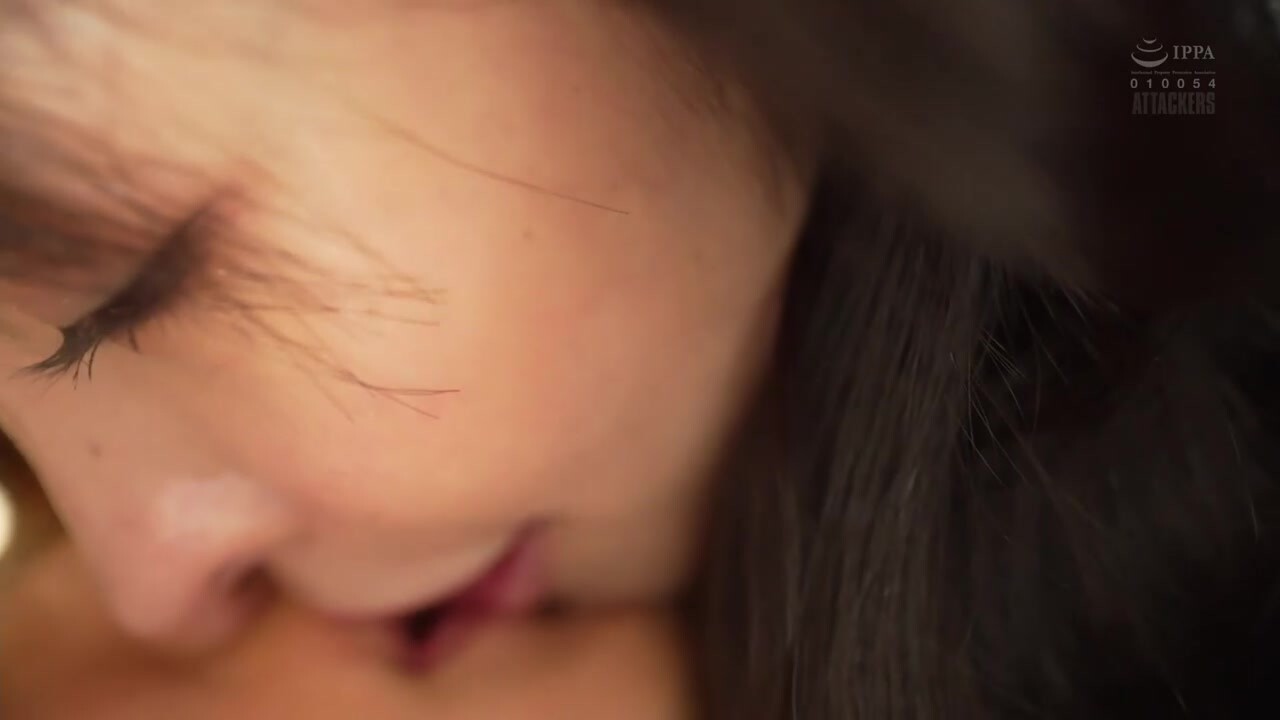 「もう私以外とエッチできないよね？」 大學で初めて彼女が出來たのに、嫉妬した隣のお姉さんが、美腳とパンチラで僕を焦らし続けて中出しさせてきた。