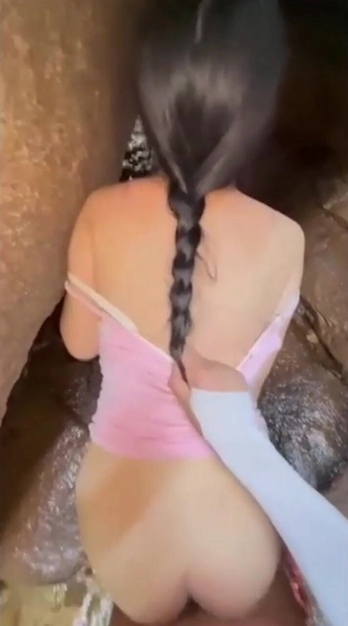 海角亂倫大神會噴水的親姐姐夏天和朋友們去野炊姐姐的油光黑絲太過於誘惑直接在山洞爆操內射狂噴不止無水印新增原版