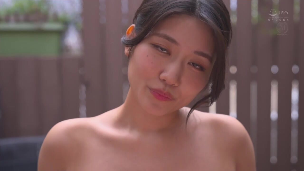 ヒマを持て餘した旅先の人妻達に、W中出し搾精され続ける溫泉旅行─。