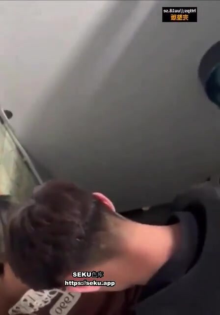 同學聚會 你倆可倒好在廁所就幹上了 在廁所做愛還被偷拍了