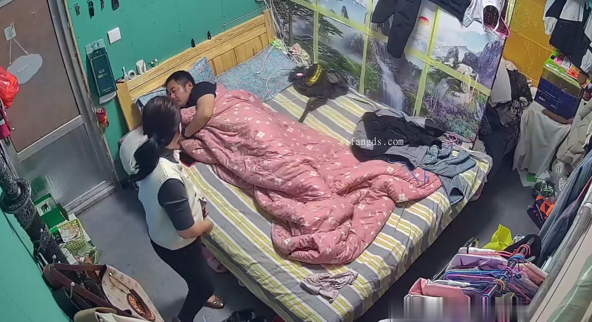 四月新流出家庭臺偷拍那對淫騷夫妻中午白日宣淫