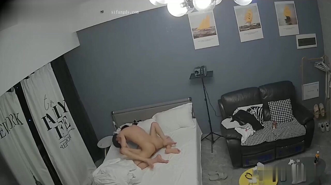 流出樂橙酒店偷拍精品人前高冷女神，床上變淫蕩母狗