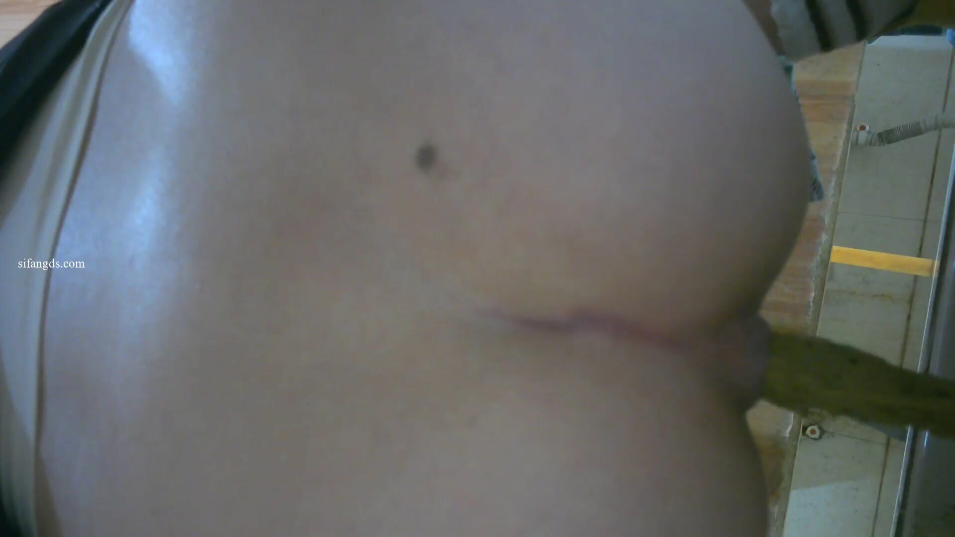 四月新流出商場女廁高畫質後拍美女口味有點重大小便皆有