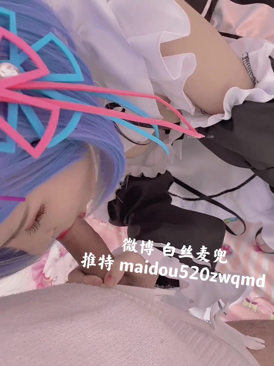 『麥兜小可愛』露臉清純美少女與金主爸爸啪啪紫薇，最喜歡操這種溫柔的女生了輕輕一操就哼哼唧唧的 (2)