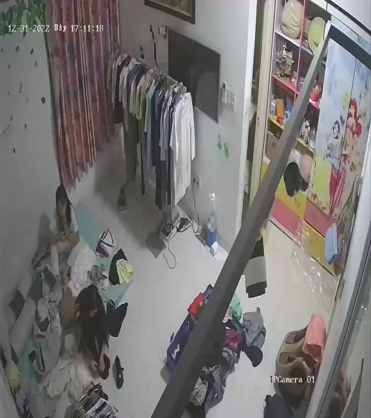 【破解家庭攝像頭】偷拍夫妻啪啪5及單女單男外洩合集 (9)