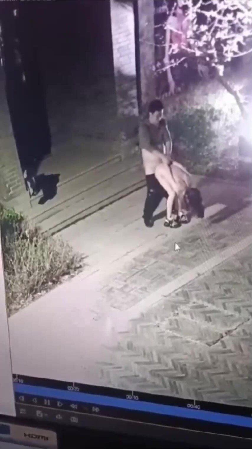 小區保安監控現場觀看蘭州老街情侶野戰飢渴女友騎乘榨精，8分鐘無水印完整版