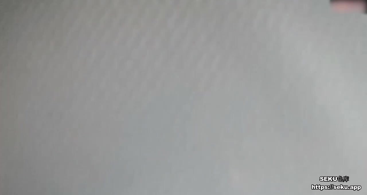 玩真實刺激，搞足療女技師，談好價格可以插進去，撥開短褲磨蹭插入~1